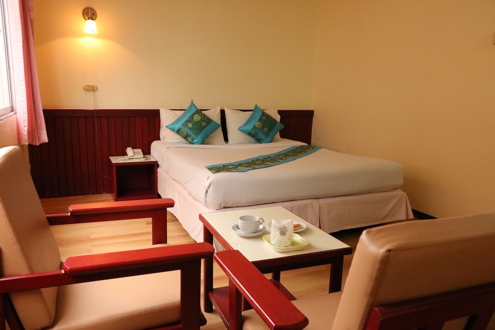 Chumphon Palace Hotel 28/47