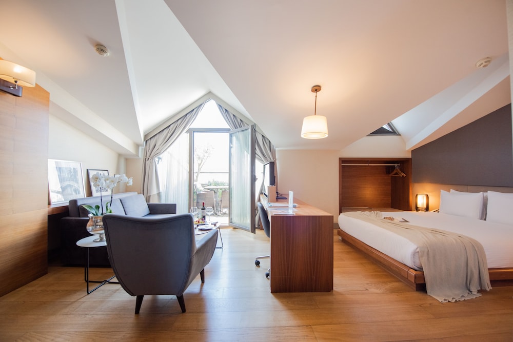 1 BEDROOM, SUPERIOR, DOUBLE BED, SMOKING