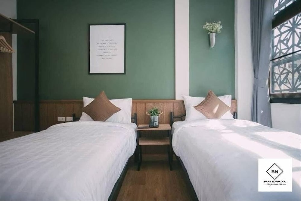 STUDIO, TWIN BEDS