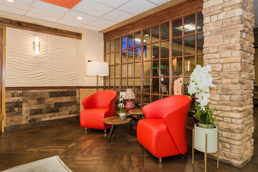 Ramada by Wyndham Plymouth Hotel and Conference Center 53/57