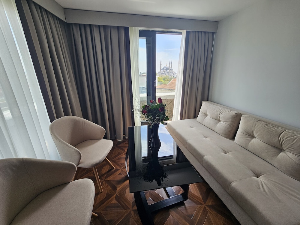 ANTHEMIS HOTEL 48/71