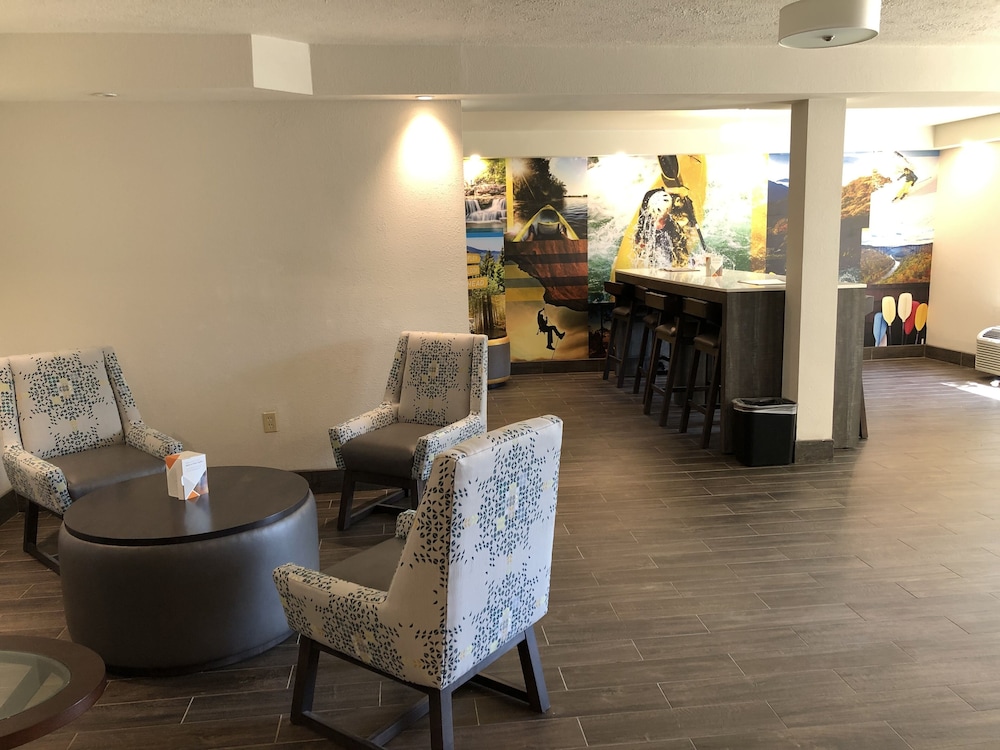 Clarion Pointe Beckley, WV 32/55