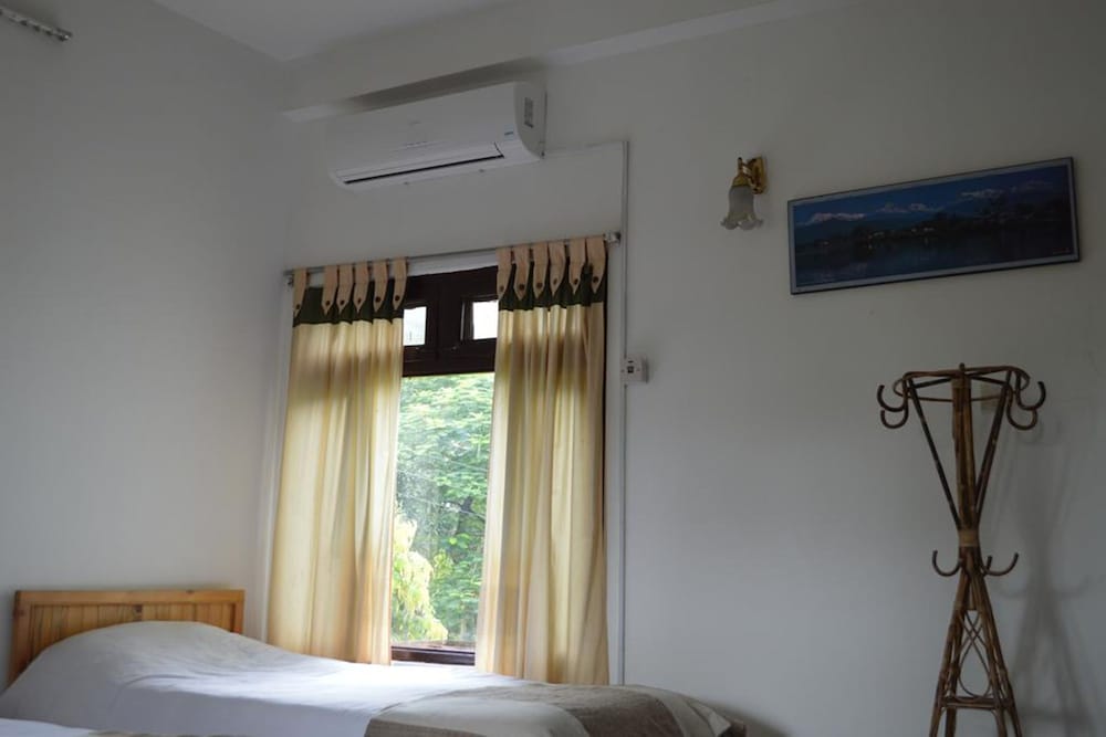 Chitwan Paradise Hotel 10/37