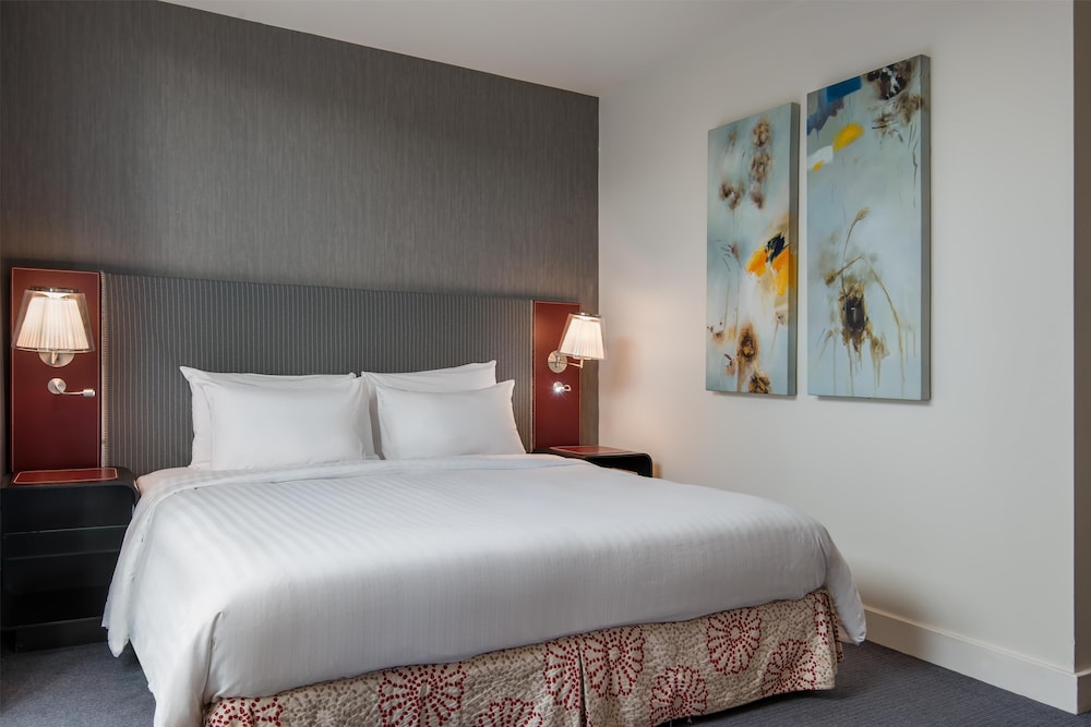 Superior, Twin Beds, City View, Majestic Hotel Bristol 9/10