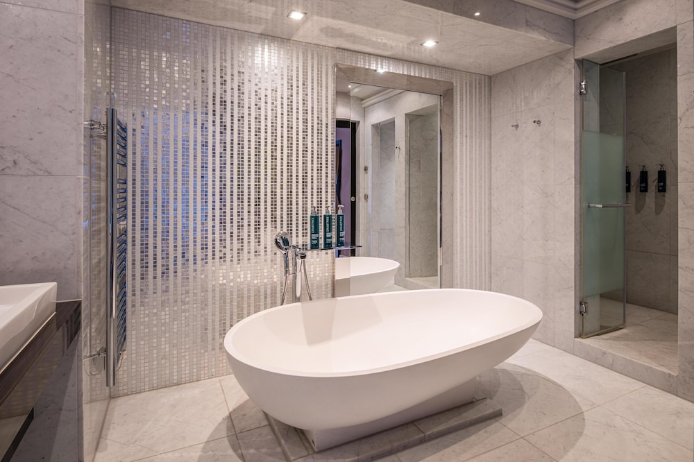 Presidential, Suite, King Bed, Club Lounge Access, Hilton Brussels Grand Place 6/7