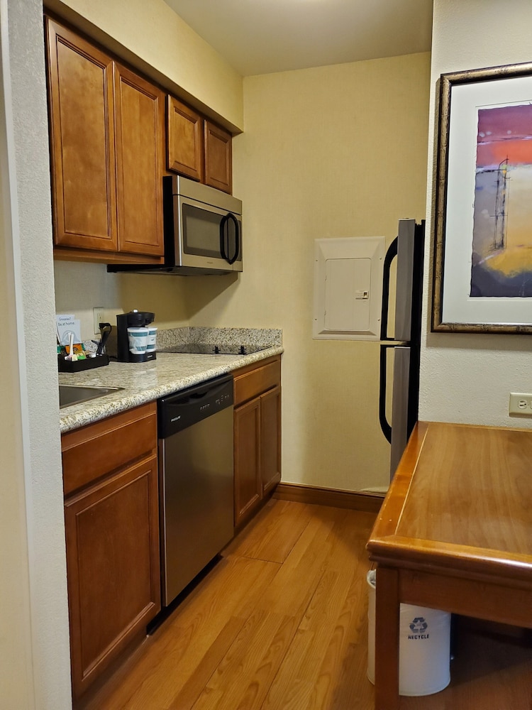 Homewood Suites by Hilton Laredo at Mall del Norte 11/75