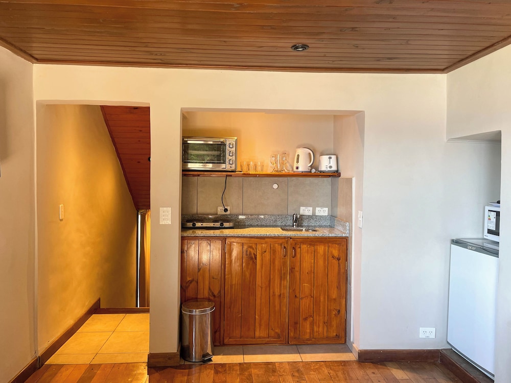 PAILAHUE LODGE & CABANAS 11/80