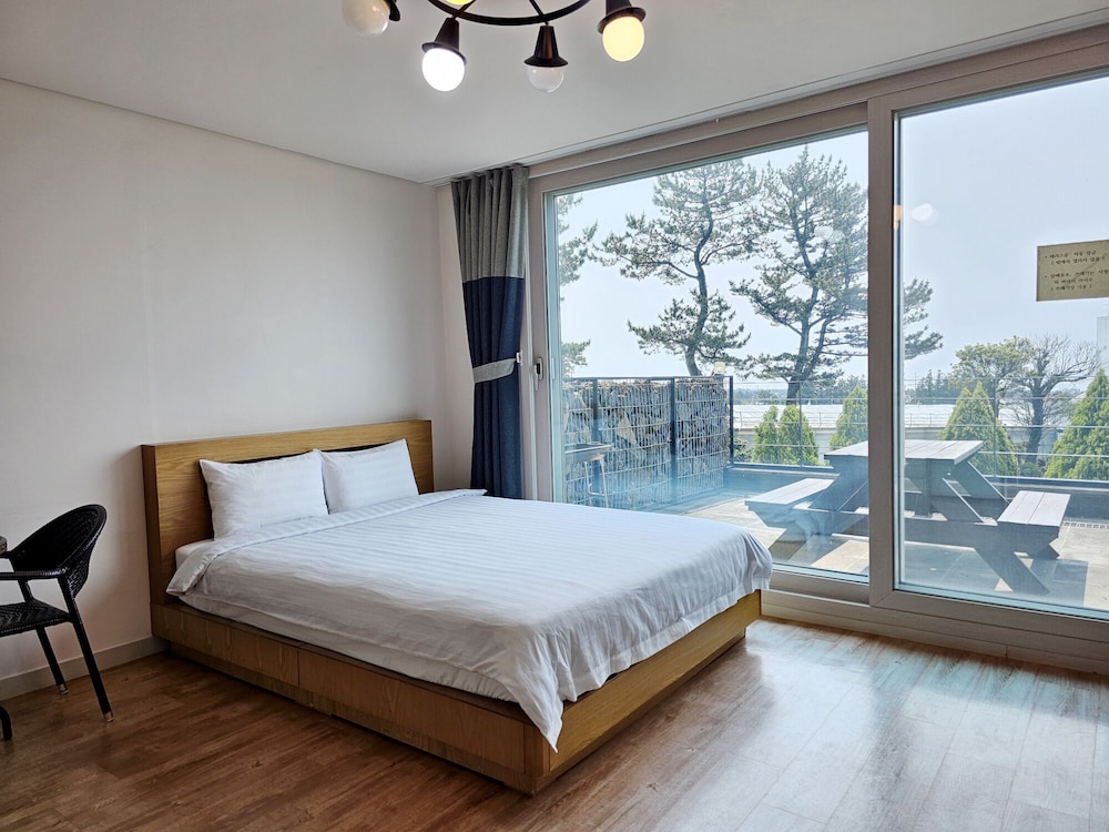 ROOM ASSIGNED ON ARRIVAL