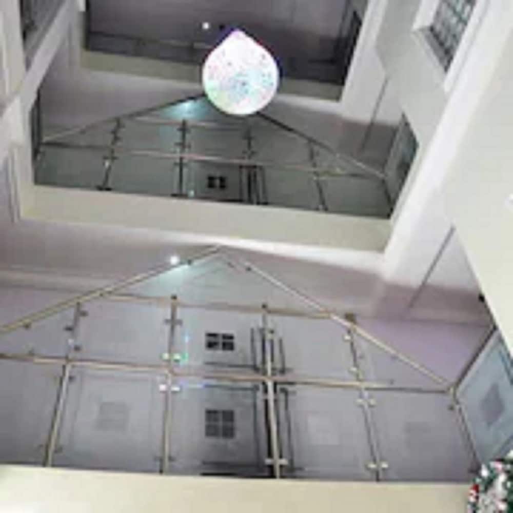 Ghatview Hotel 31/33