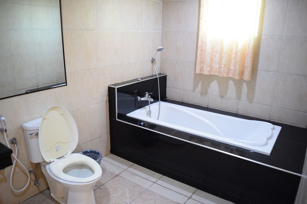 OYO 252 Hotel Euroasia 48/50