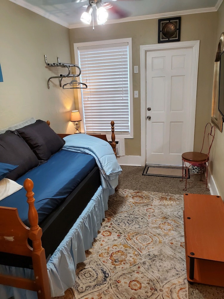 Shamrock Cove Inn 13/50