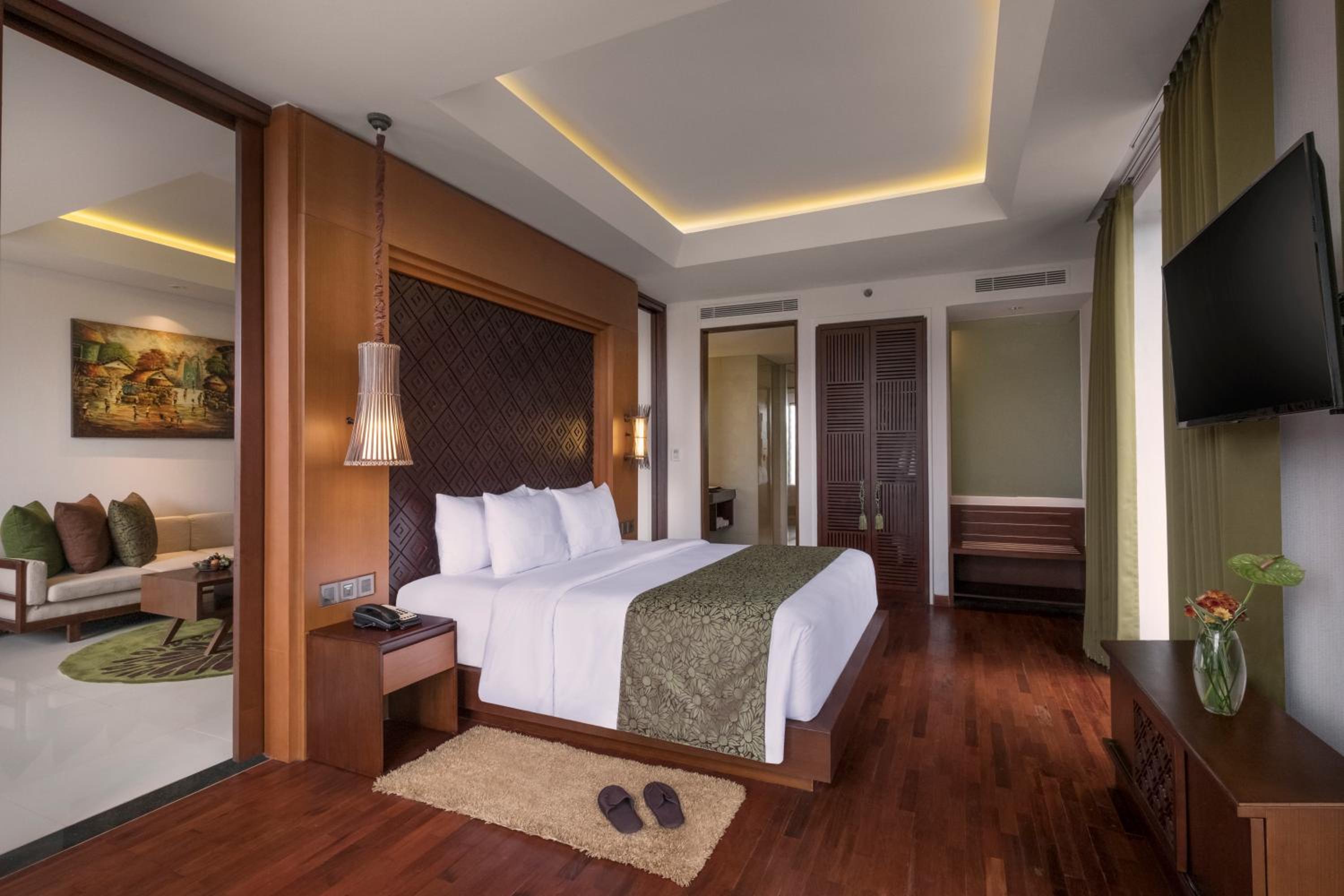 Suite, King Bed, Queen Bed, Pool Access