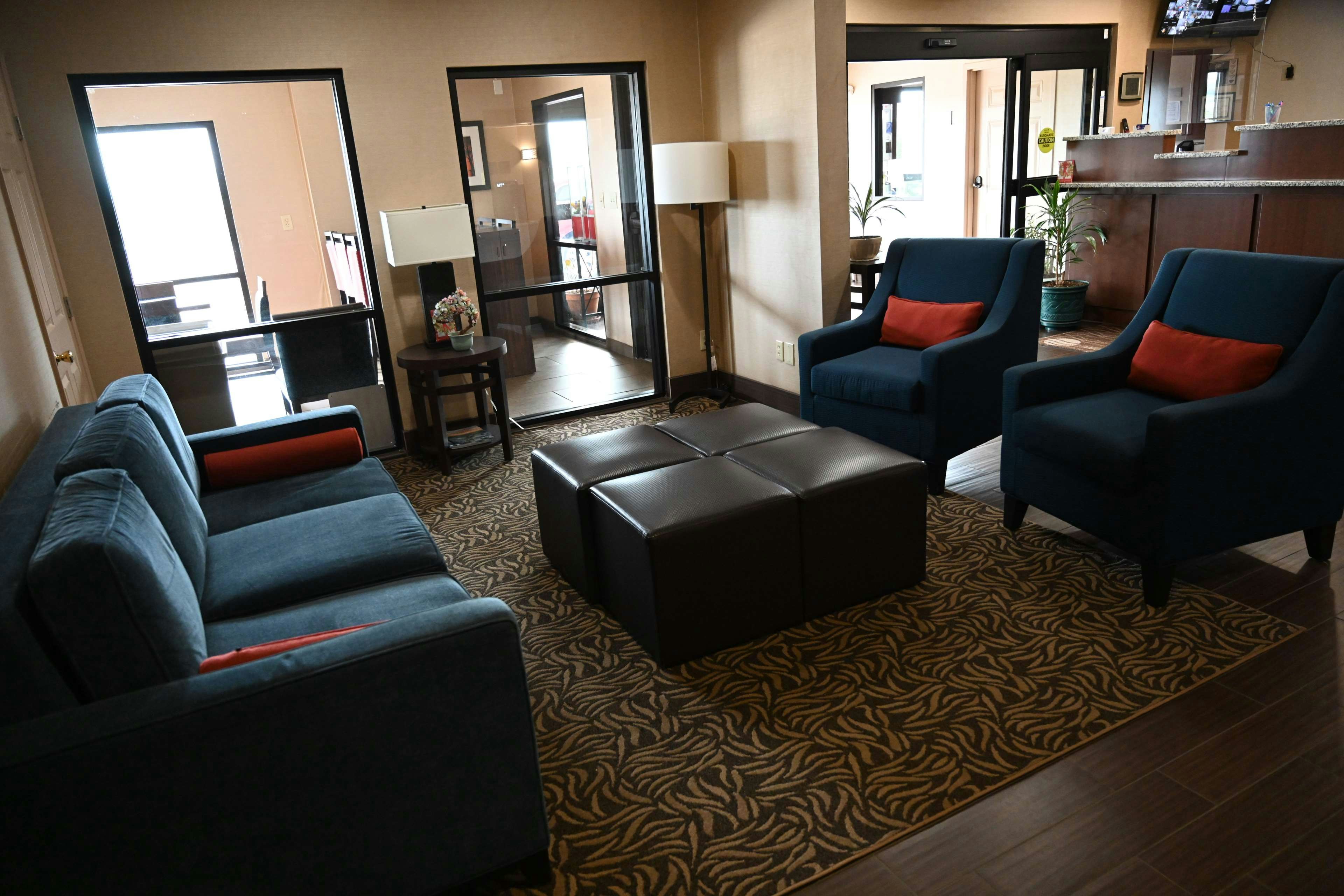 Giles Hotel Inn & Suites 17/31