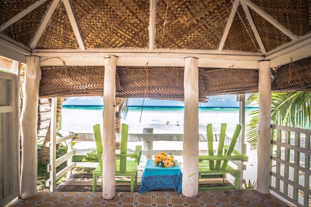 Tailua Beach Fale 8/29