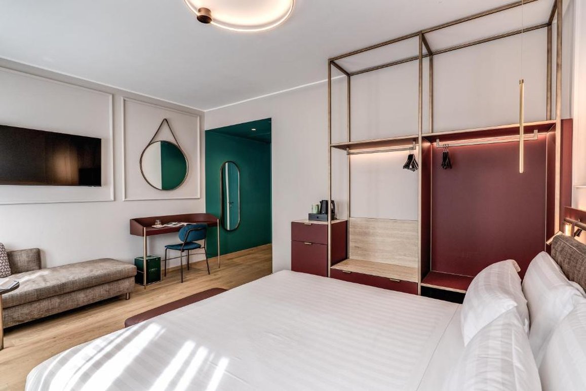 Adoro Hotel 24/72