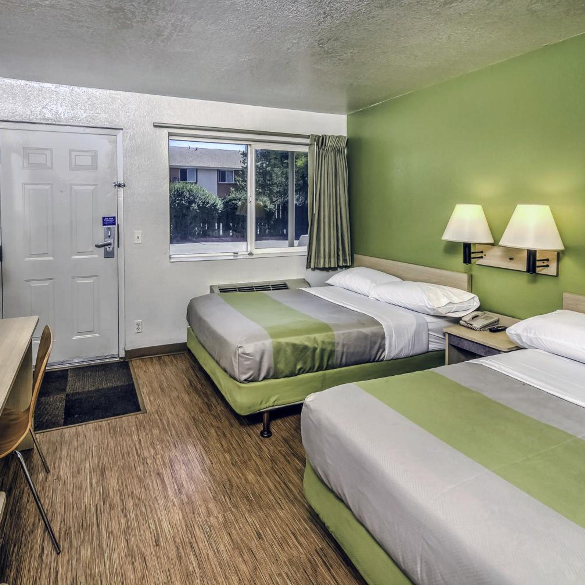 2 Full Beds - Non-Smoking