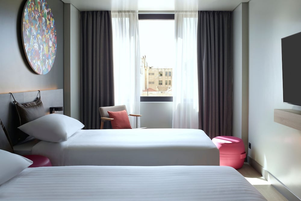 Moxy Athens City 19/66