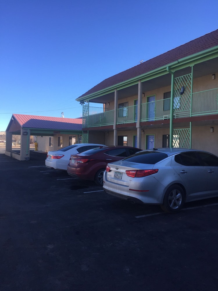 Travel Inn & Suite secondary