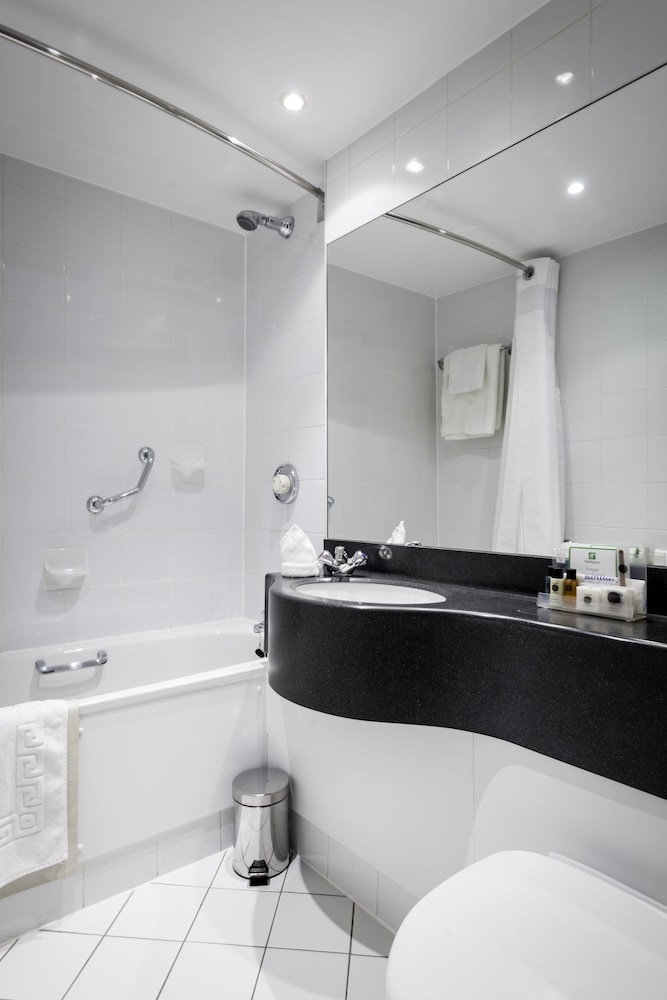 HOLIDAY INN GLASGOW AIRPORT 18/80