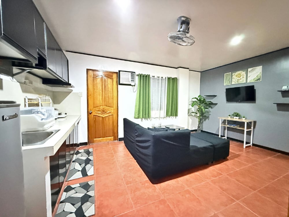 Badladz Staycation Condos Puerto Galera 26/50