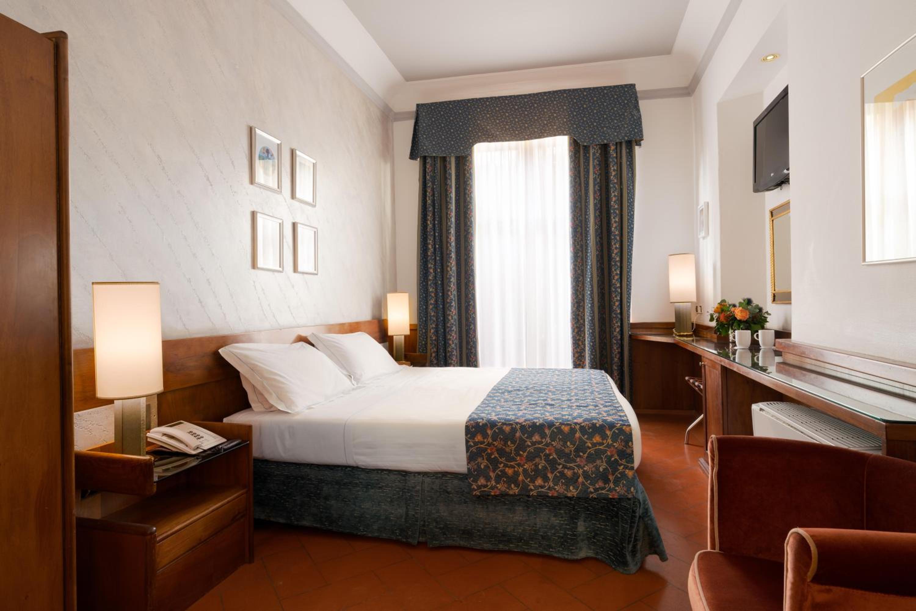 Room, Single, Double Bed, Rivoli Boutique Hotel 3/3
