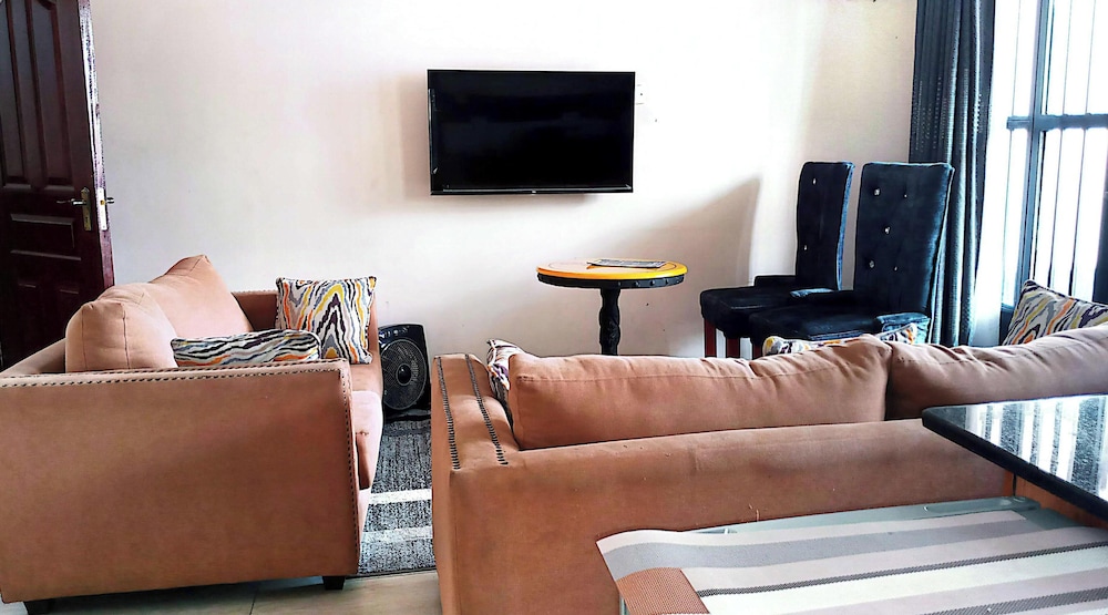 Toque Hotel & Lounge 49/50