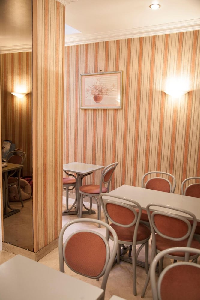 Hotel Des Pyrenees 18/24