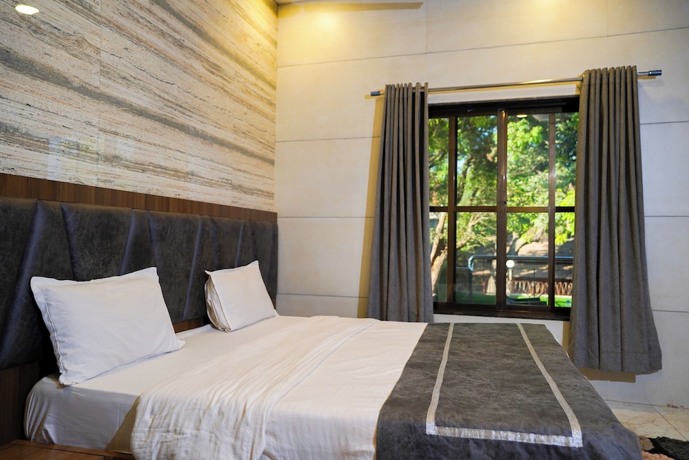 HOTEL KUMAR PLAZA 8/50