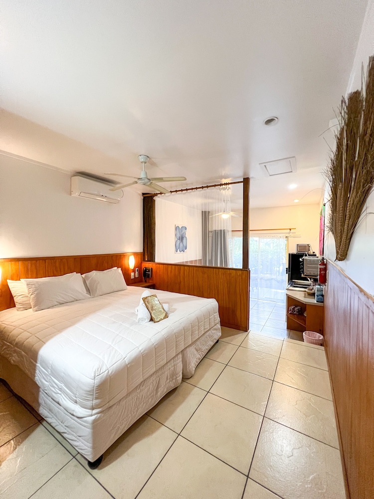 Castaway Resort 35/80