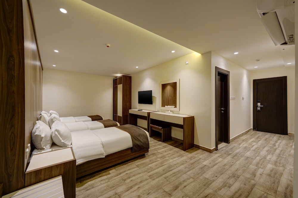 Luciana Hotel By FHM 15/58