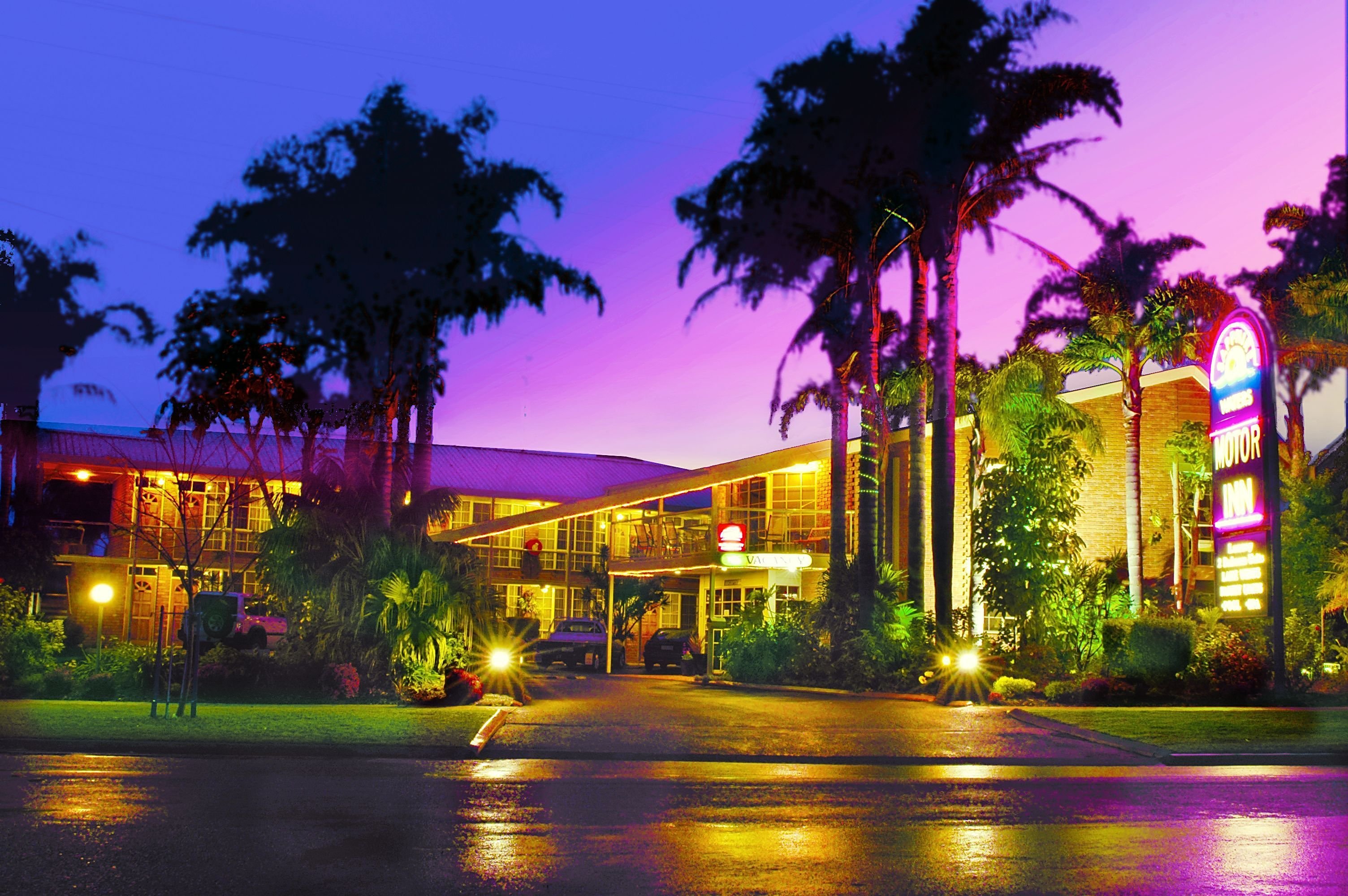 SAPPHIRE WATERS MOTOR INN 3/4