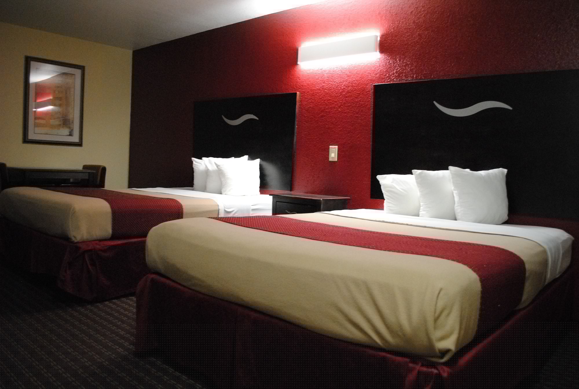 STANDARD, 2 QUEEN BEDS