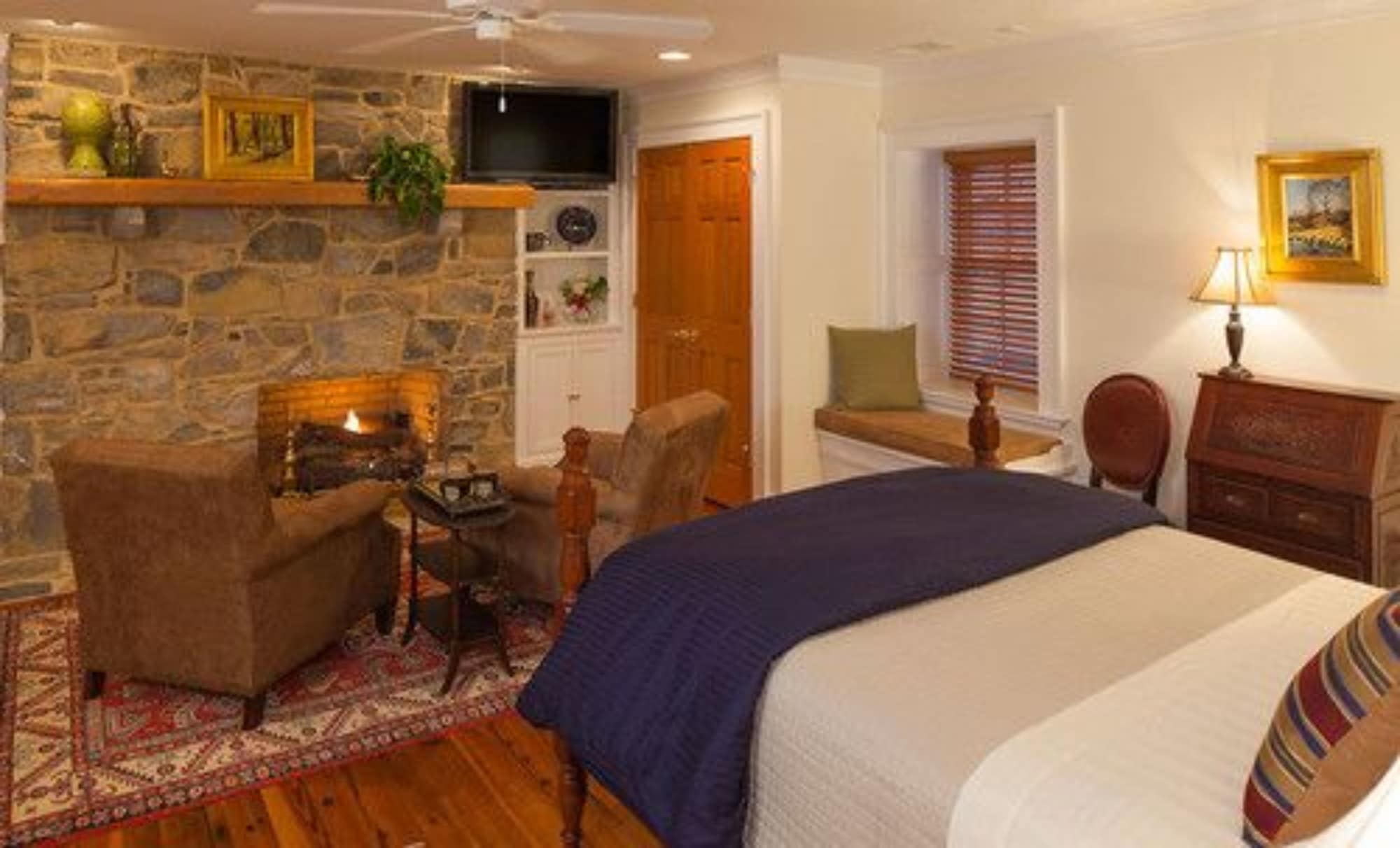 Hawthorn, Suite, Queen Bed
