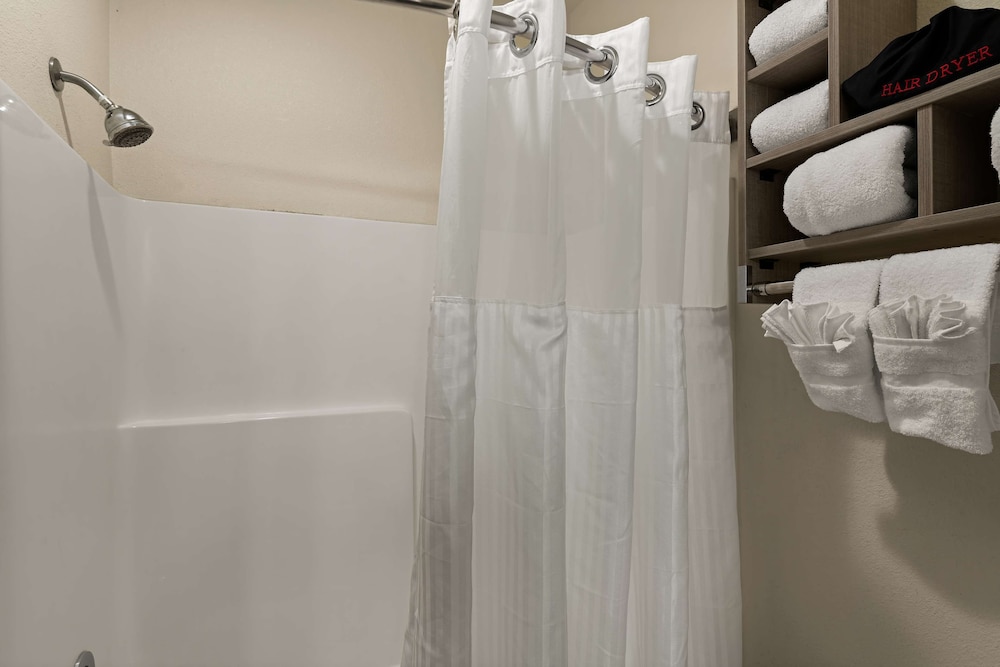 Red Lion Inn & Suites Gretna 30/30