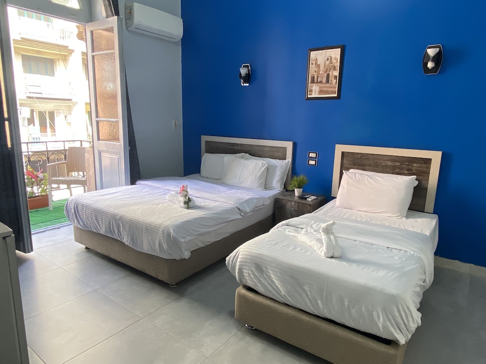 CLASSIC, DOUBLE BED, SHARED BATHROOM