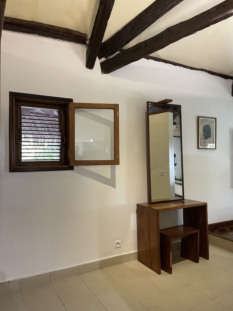 EXECUTIVE, STUDIO, SUITE