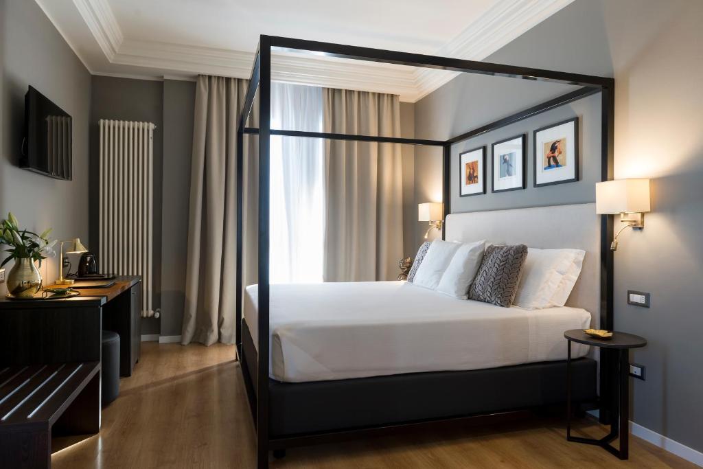 DELUXE, SINGLE, DOUBLE BED
