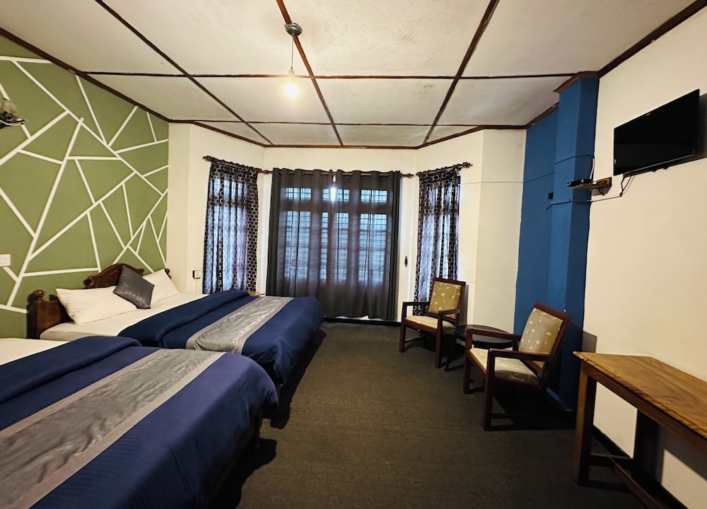 New Royal Mount Hotel 18/50