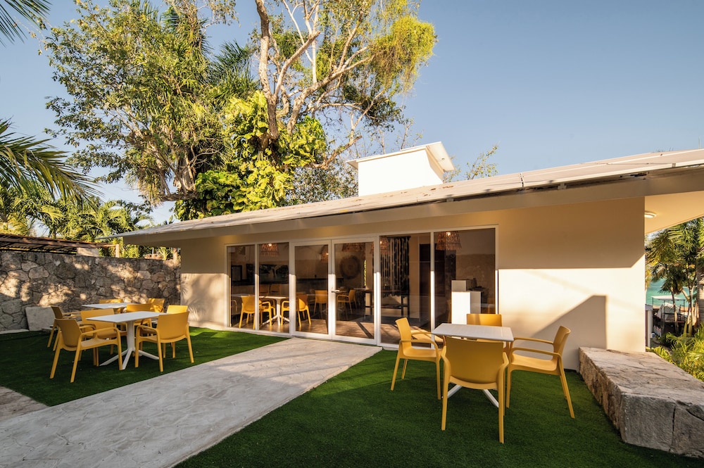 Casa Aakal Lagoon Front 7/44