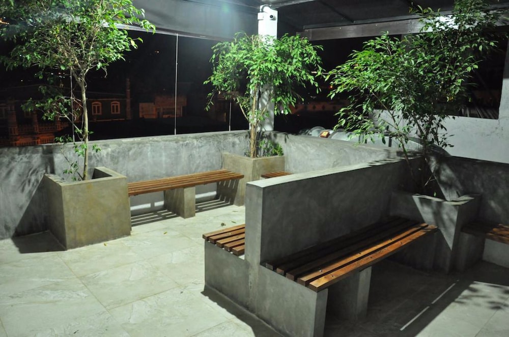 Cafe Aroma Inn 9/43