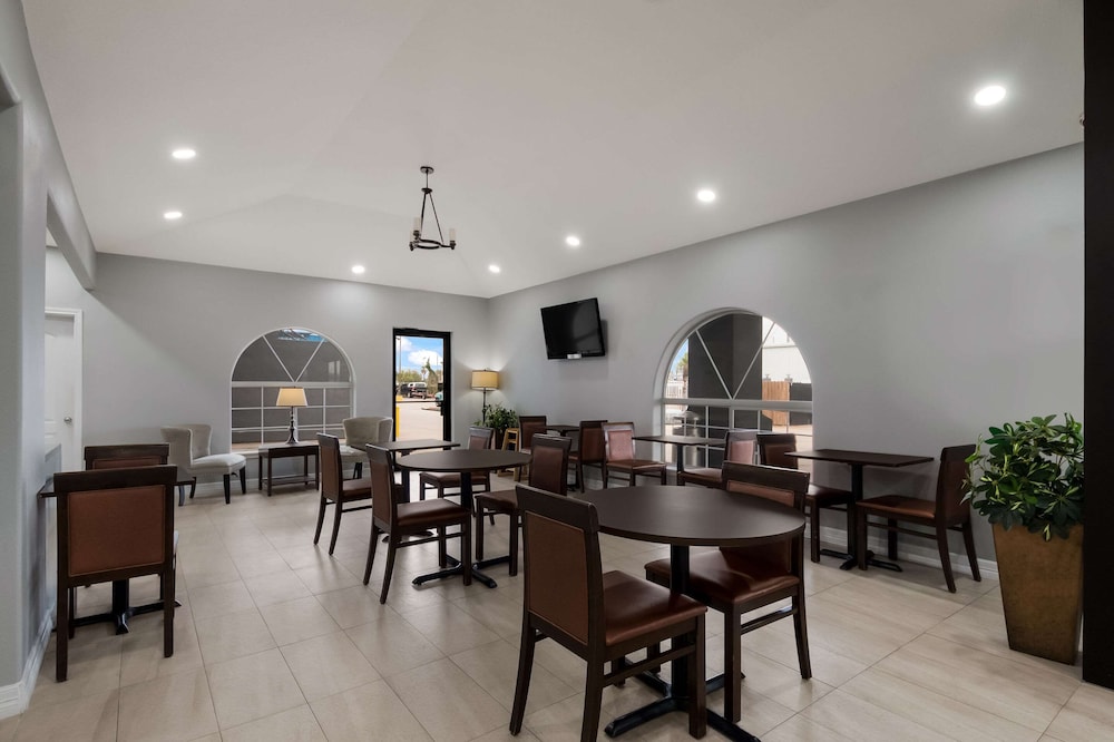 Rodeway Inn & Suites Corpus Christi Northwest 34/42