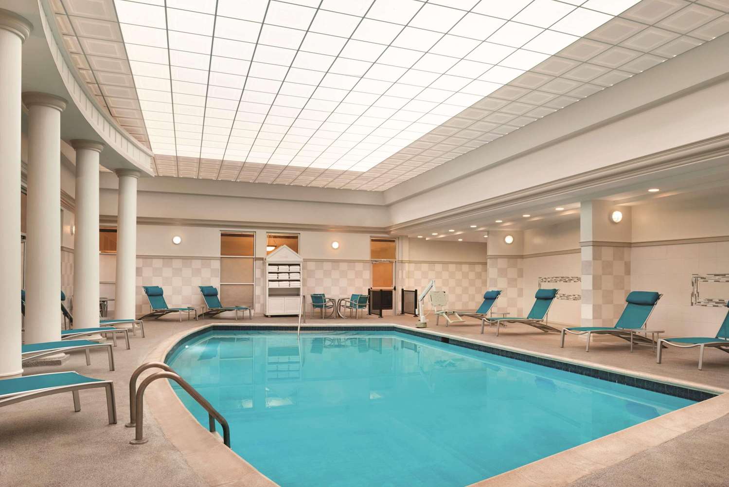 Radisson Hotel Cincinnati Riverfront 16/60
