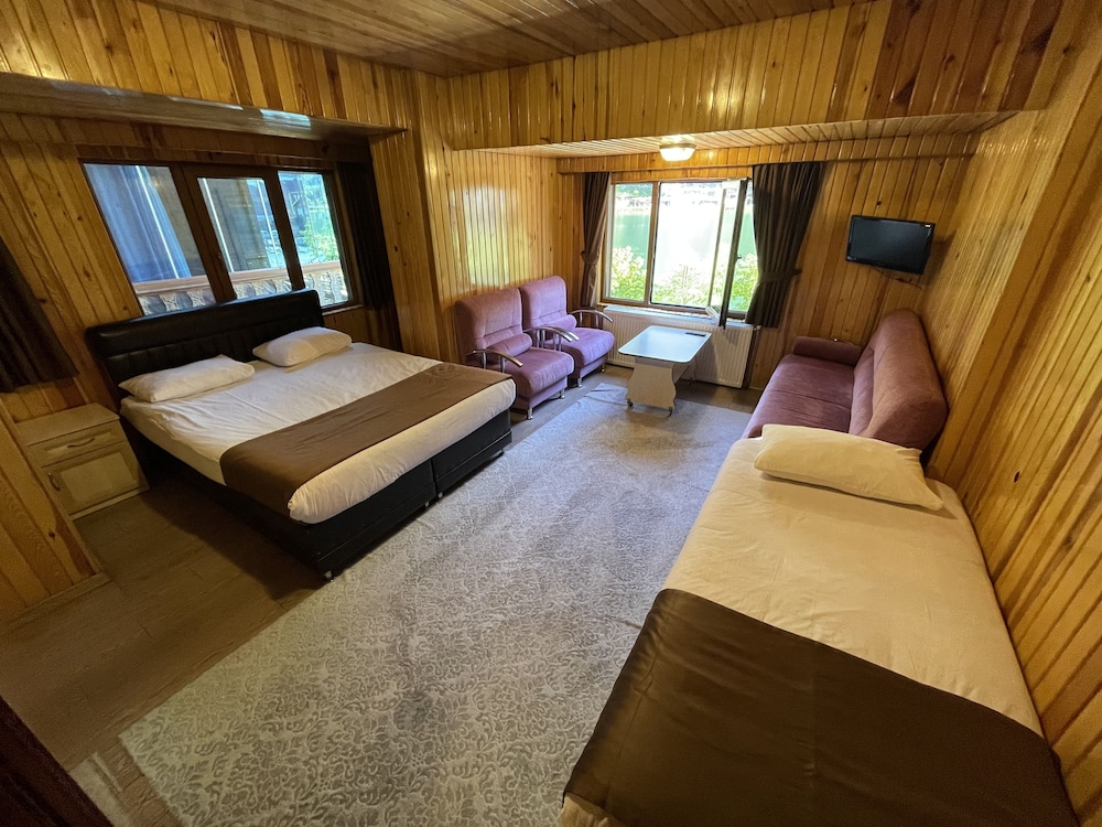 Ozkan Hotel 8/50