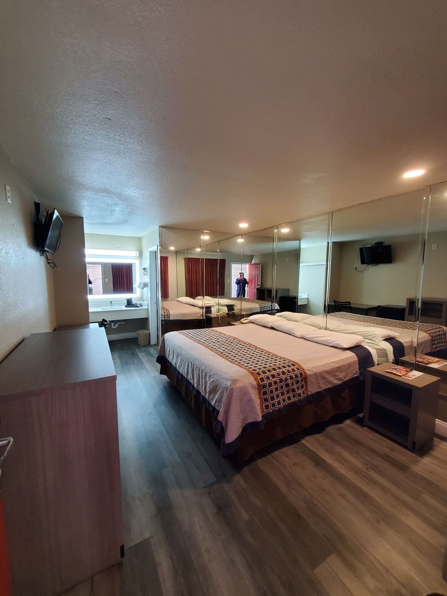 ECONOMY, KING BED, ACCESSIBLE