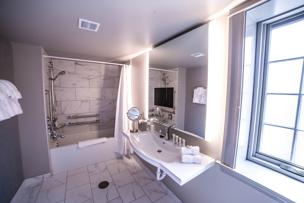 Seven Gables Inn 26/26