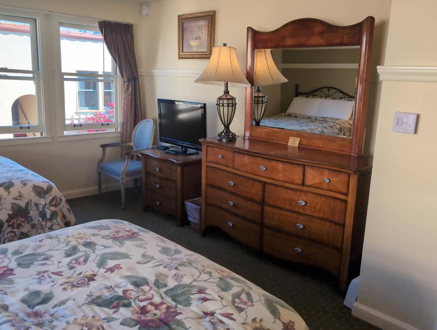 Marina Motel 33/50