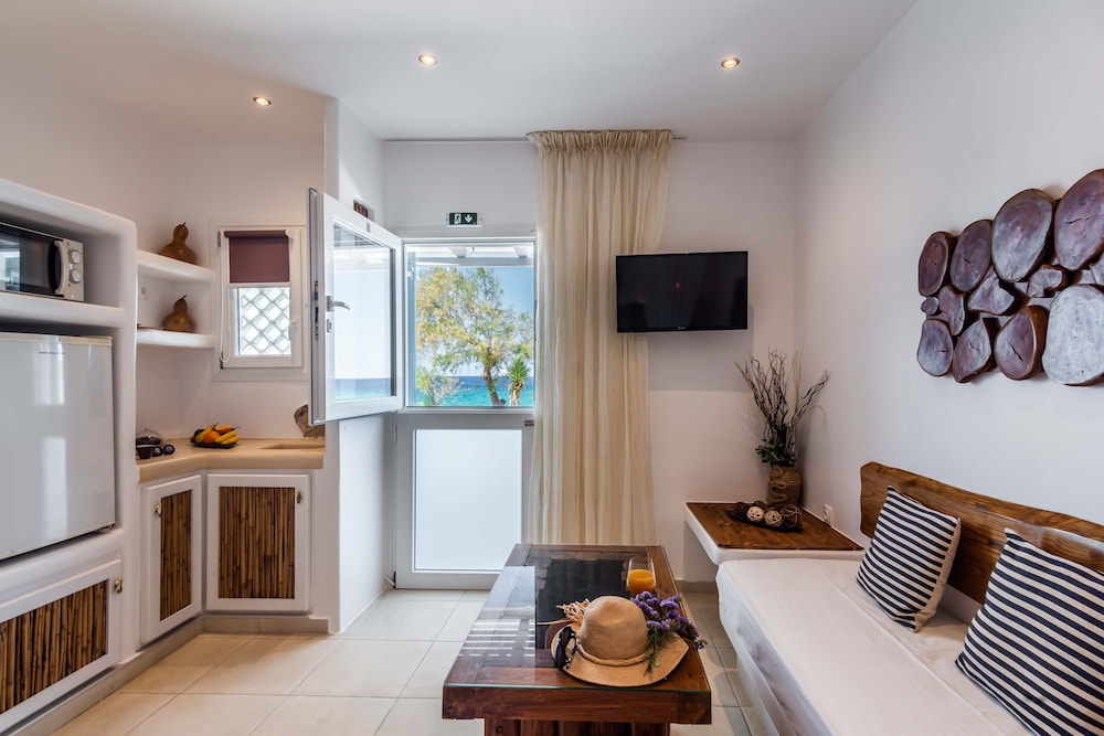 Niki Savvas Studios And Suites 47/73