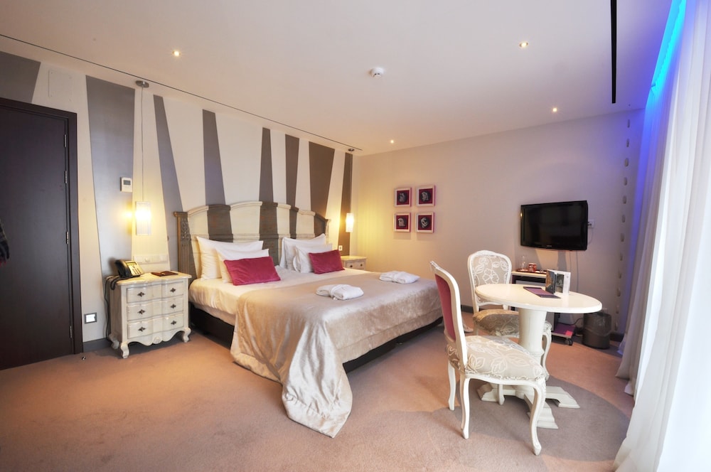 DELUXE, DOUBLE BED, SEA VIEW