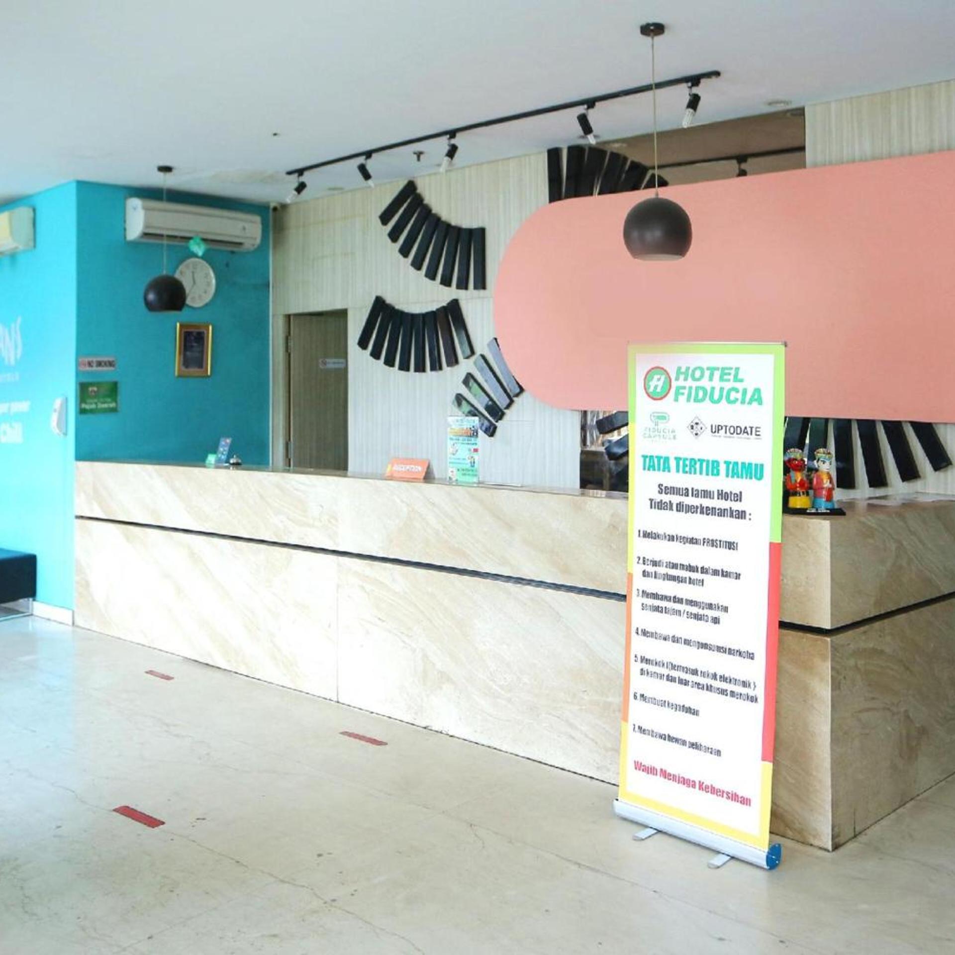 Super OYO Townhouse OAK Hotel Fiducia Pondok Gede 8/48