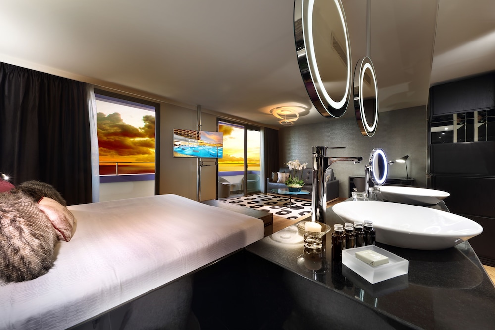 Hard Rock Hotel Tenerife 63/82